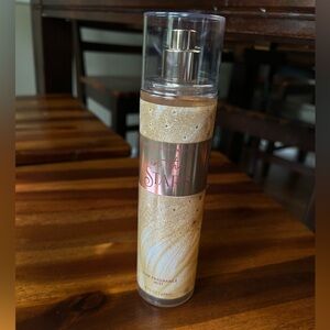 In the stars bath and body works body spray.  NWT
